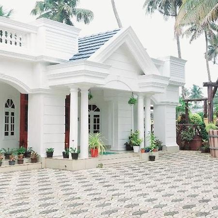 Jinan Palace Guest House Jinan Palace Guest House Nedumbassery Bagian luar foto