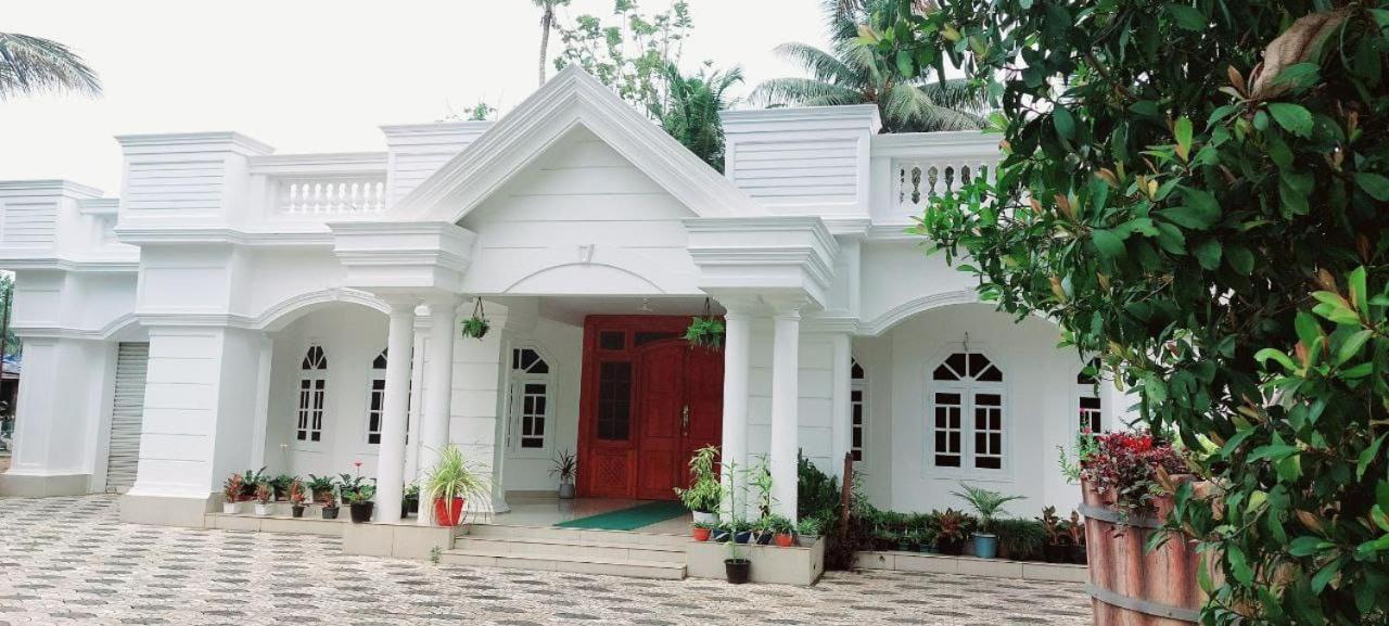Jinan Palace Guest House Jinan Palace Guest House Nedumbassery Bagian luar foto